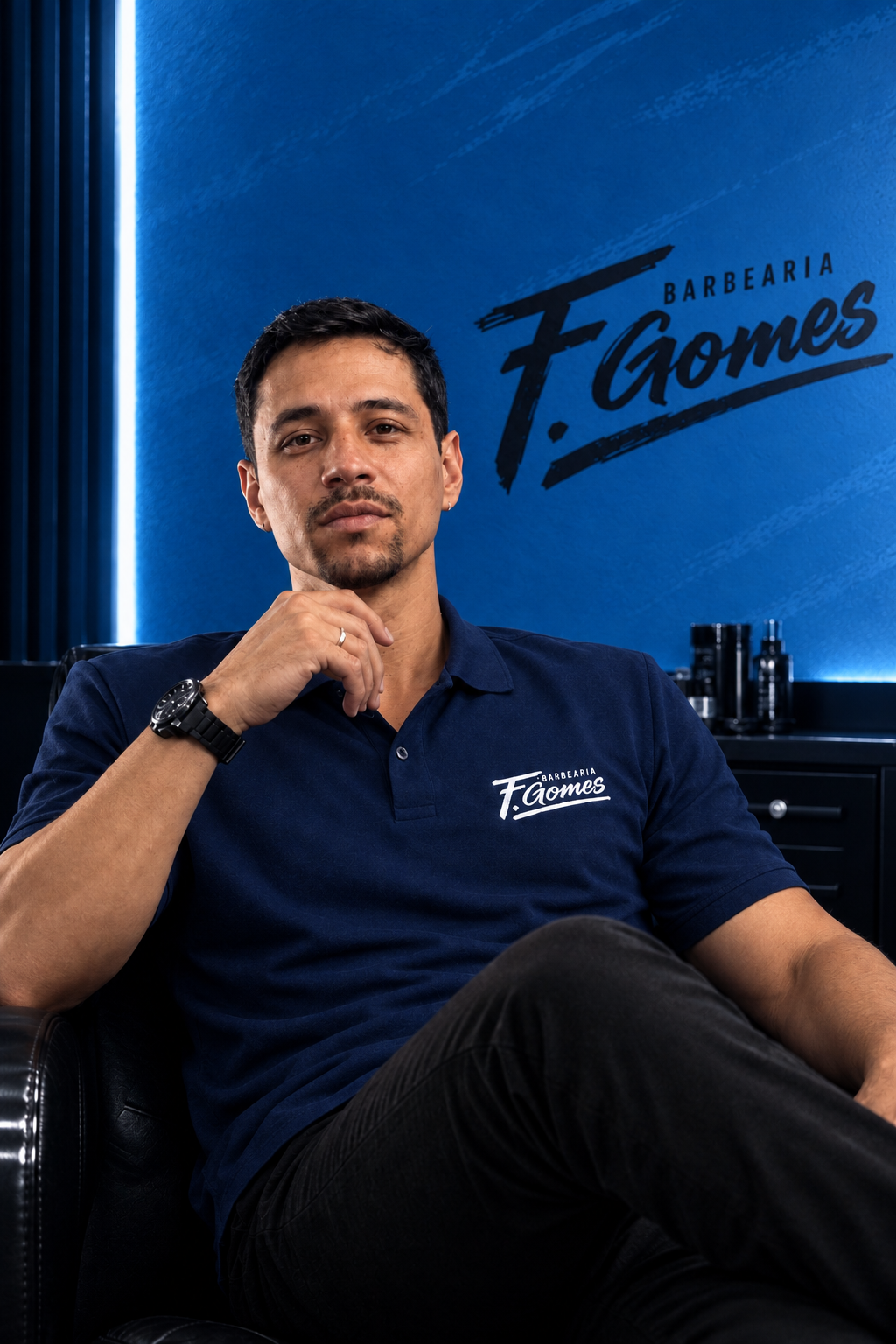 Felipe Gomes, barbeiro responsável pela Barbearia F. Gomes